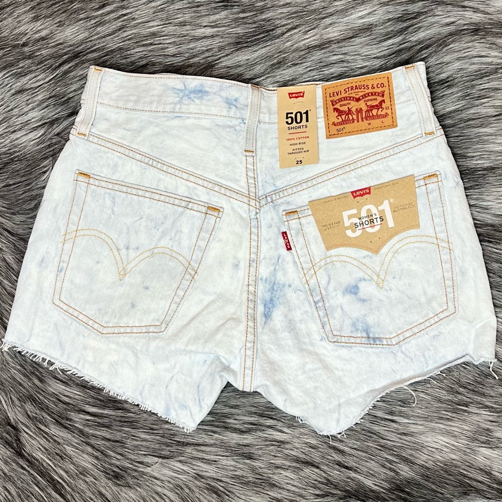 Levis High Rise Shorts - Picture 2 of 4